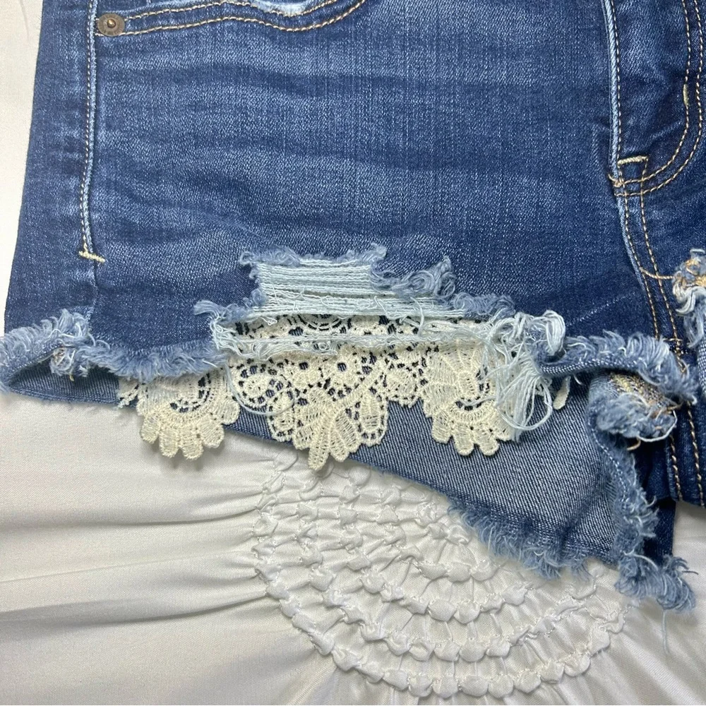 American Eagle Denim & Cream Lace Pocket Frayed Hem Shortie Jean Shorts Size 8